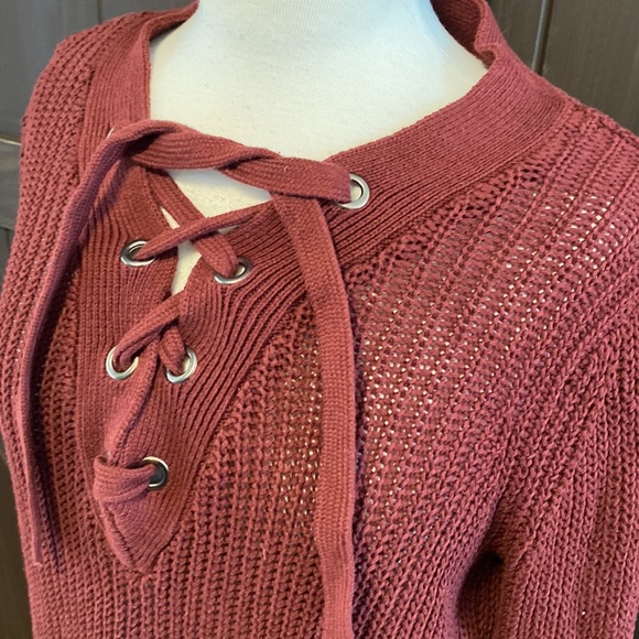 Ruby Moon Size medium burgundy V neck sweater - Picture 4 of 7